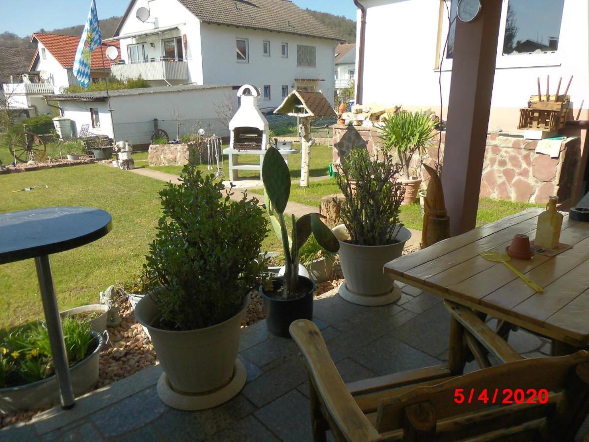 Ferienwohnung Am Brunnen Grossheubach Bagian luar foto